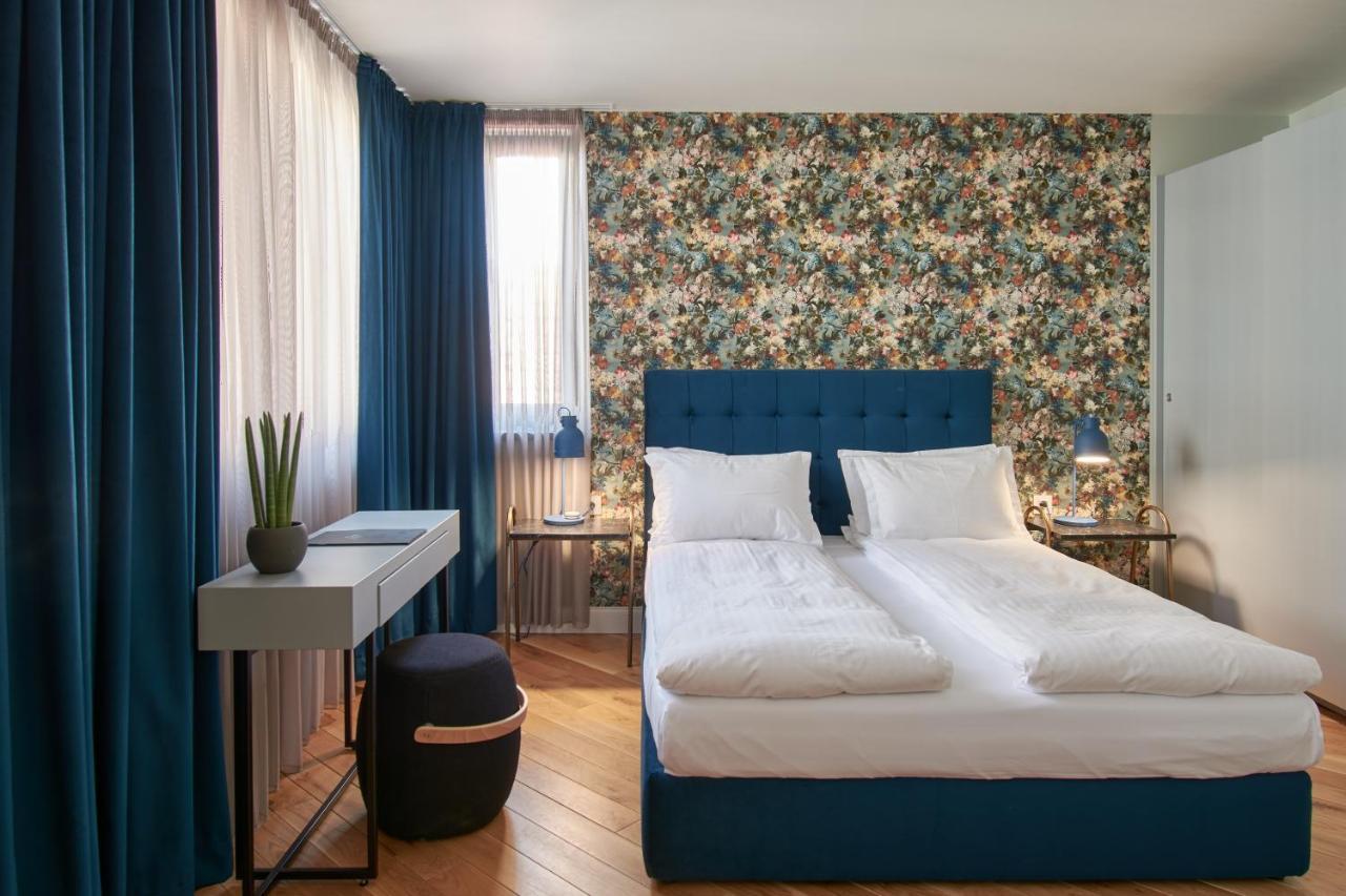 The Embassy Suites Sofia Bagian luar foto